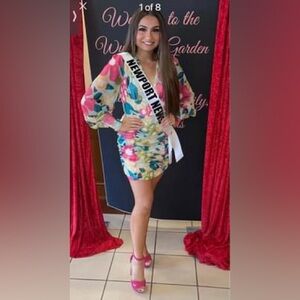 SIZE X-Small (0/2)
Floral cocktail dress plus matching custom derby hat/earrings